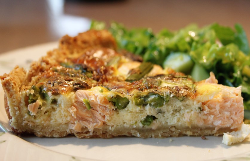 Tærte med grønne asparges og&nbsp;laks