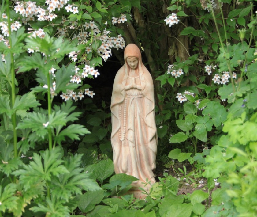 Terrakotta madonna i Helliggrotten