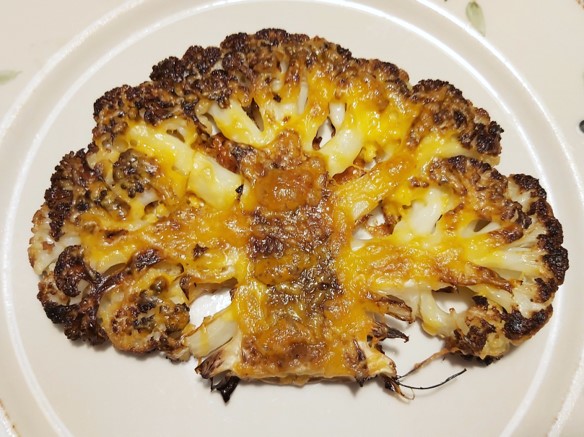 Bagte blomkålsskiver, der ligner egetræer