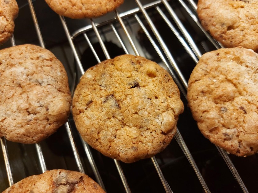 Småkager med syltet appelsinskal og chokolade