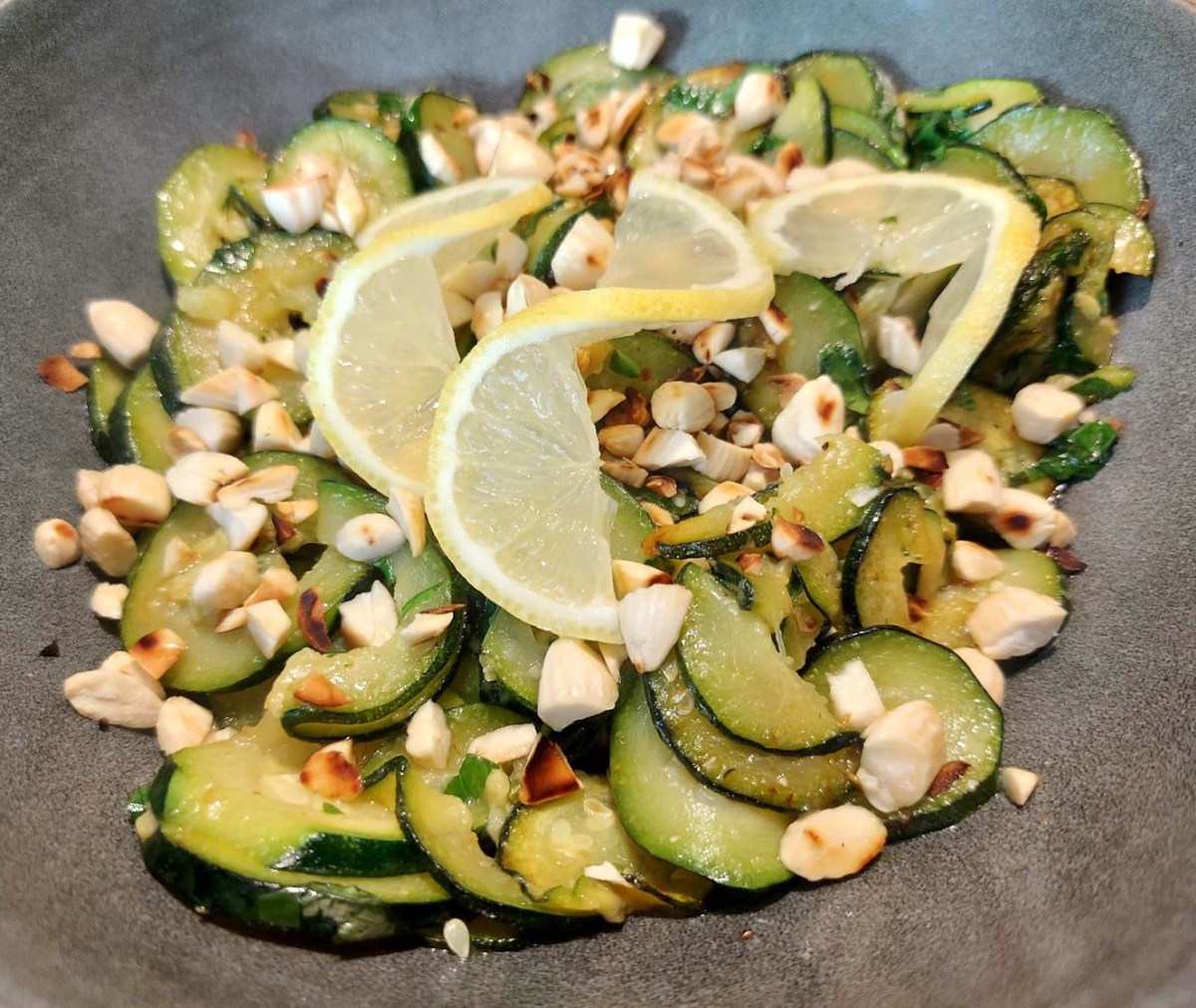 Stegte squash med citron og ristede&nbsp;mandler