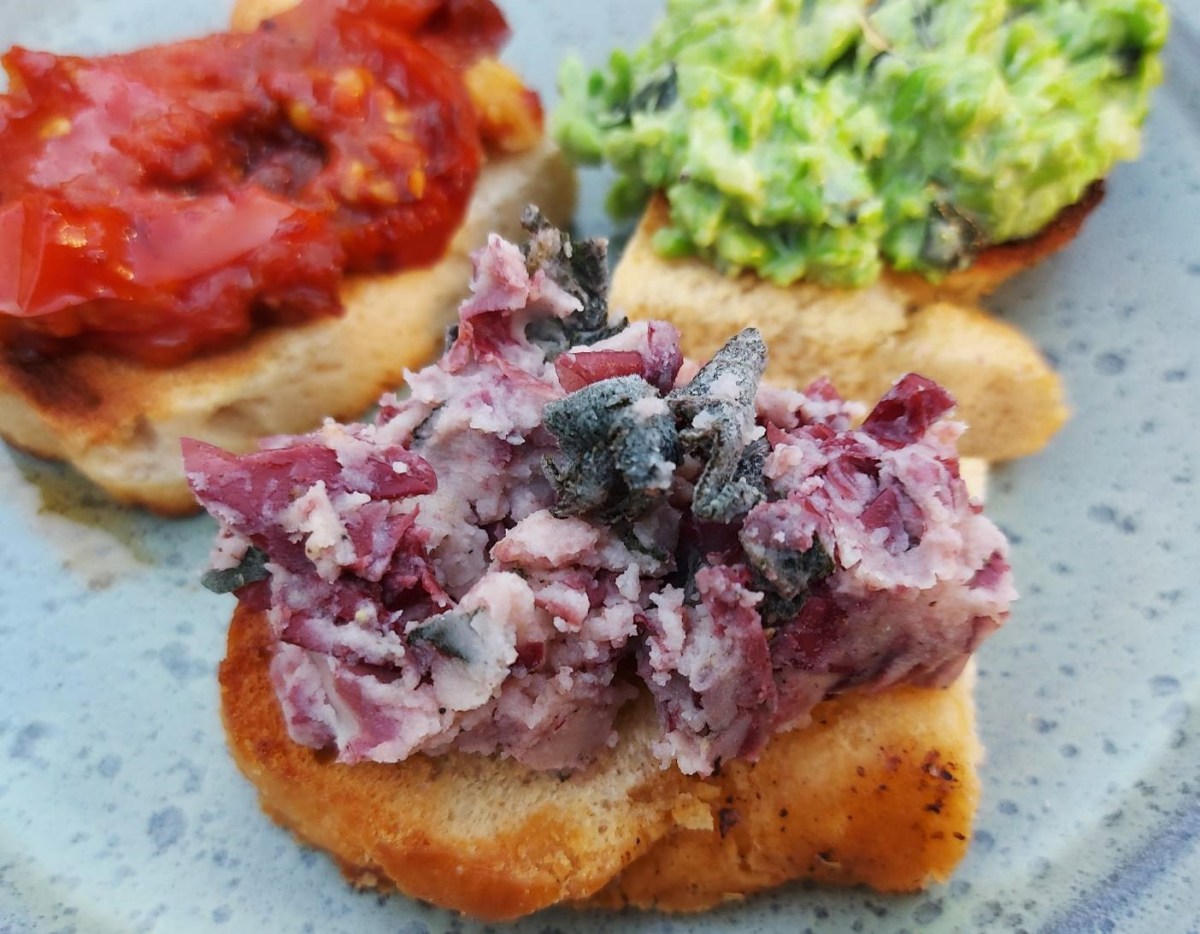 Bruschetta 2: Med bønner, hvidløg og&nbsp;salvie