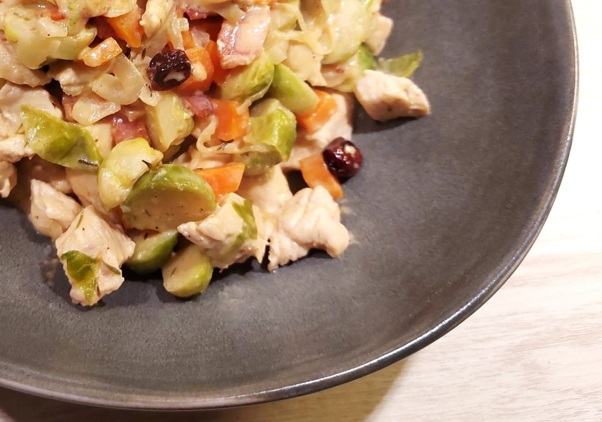 Farverig efterårsmad med rosenkål, kylling og&nbsp;tranebær