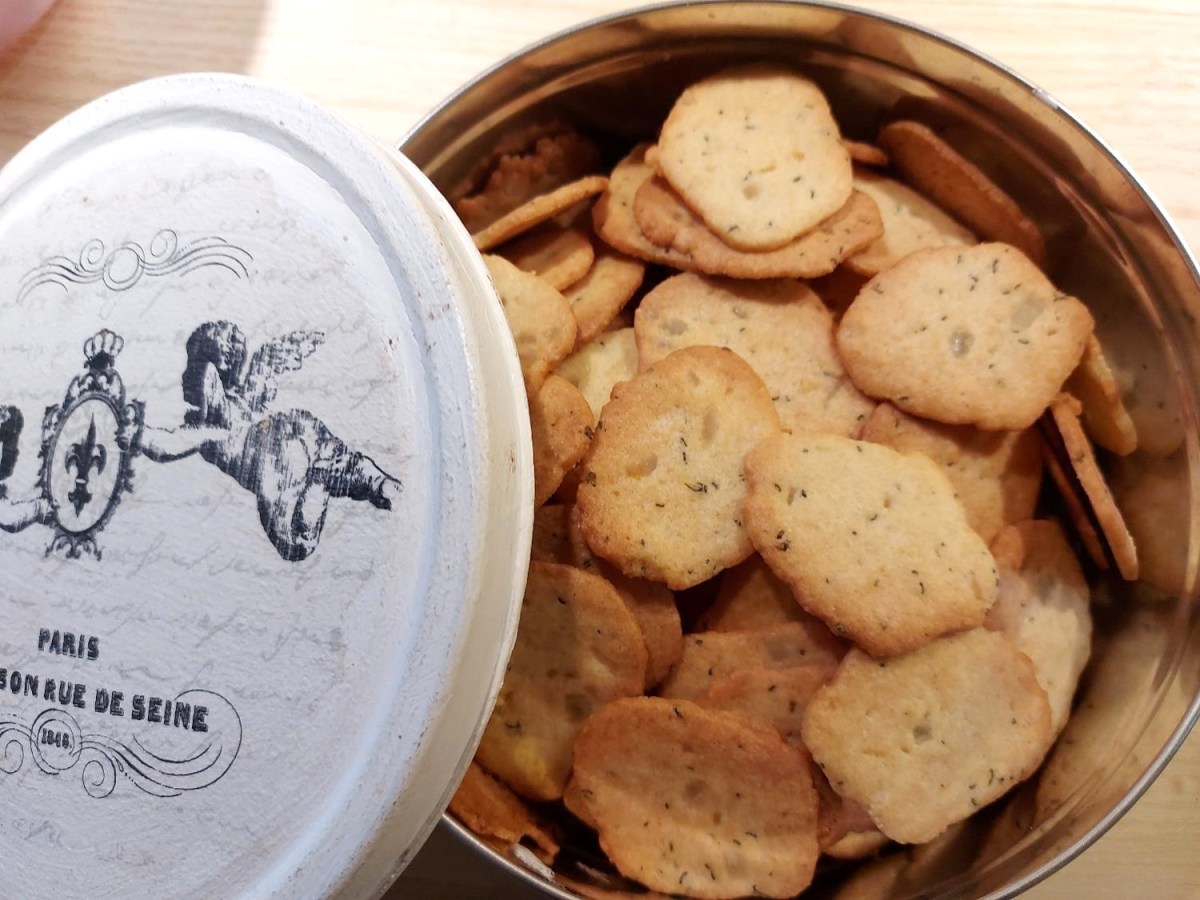 Sprøde småkager med rosmarin og syltet&nbsp;citronskal