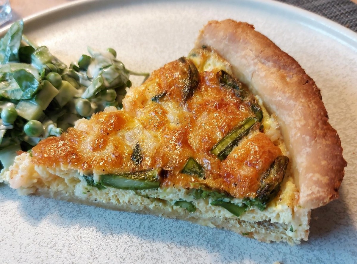 Luftig tærte med asparges og&nbsp;rejer