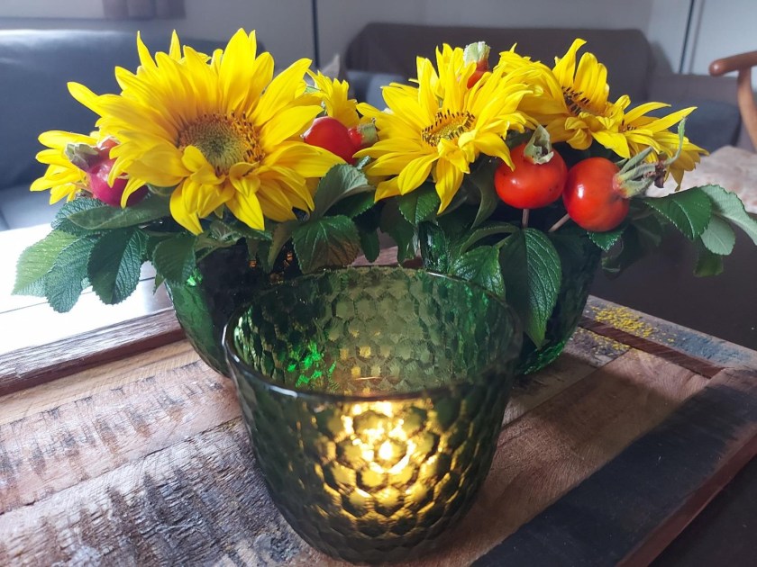 Små dekorationer med små solsikker