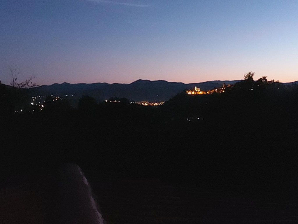 Aftenen sænker sig over Rocca Grimalda