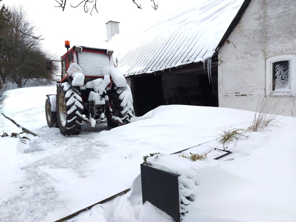 Traktor i sne