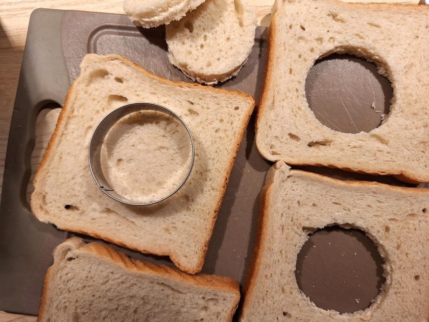 Udstik huller i brødet