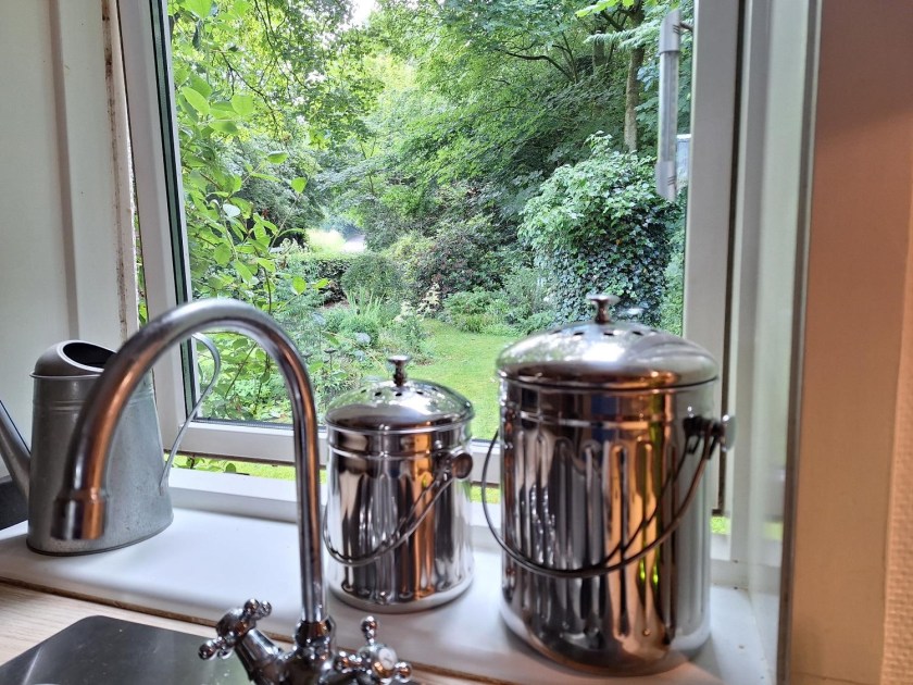 Affaldsbeholdere med kulfilter