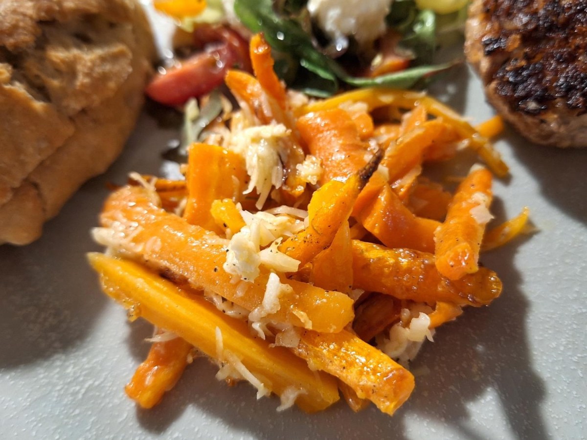 Bagte gulerødder med hvidløg og&nbsp;parmesan