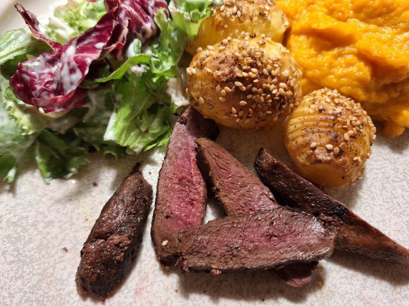 Vildandebryst med græskarpure og hasslbach kartofler