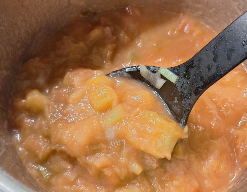 Rabarbersovs til fisk og kød