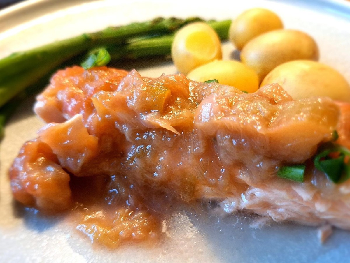 Bagt laks med&nbsp;rabarber