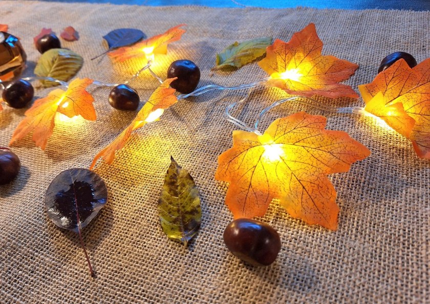 Lyskæde med kunstige blade