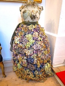 Kjole af hortensiablomster