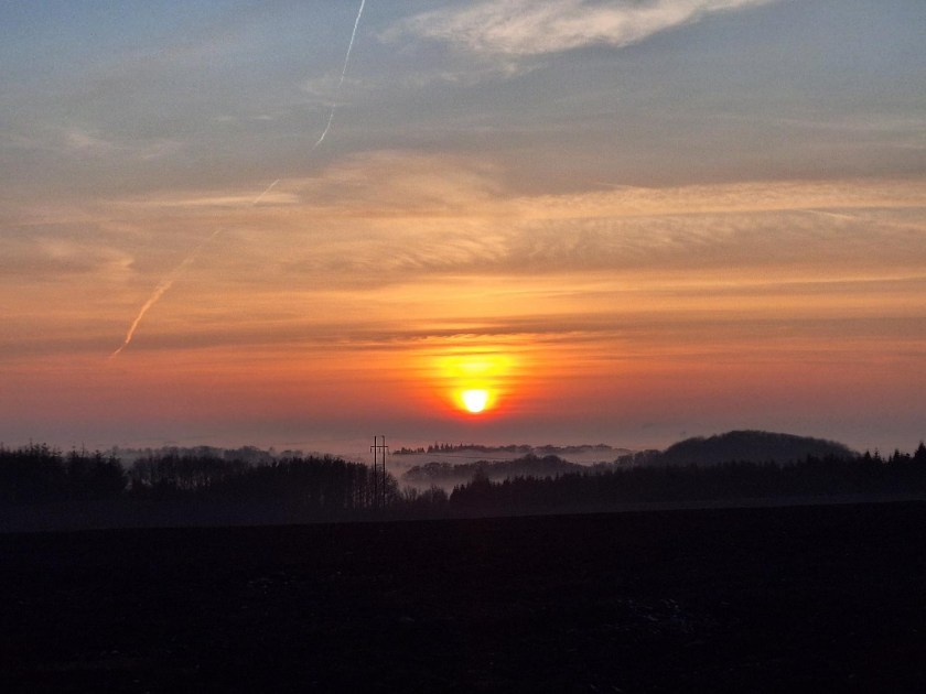 Solnedgang og rimtåge