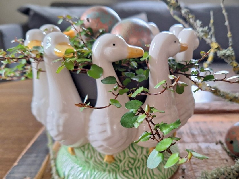 påskeskål med ænder i krans