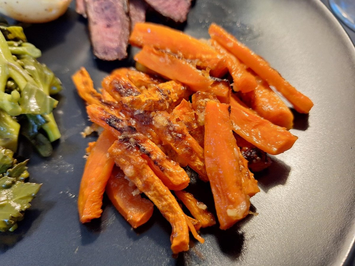 Bagte gulerødder med hvidløg og parmesan