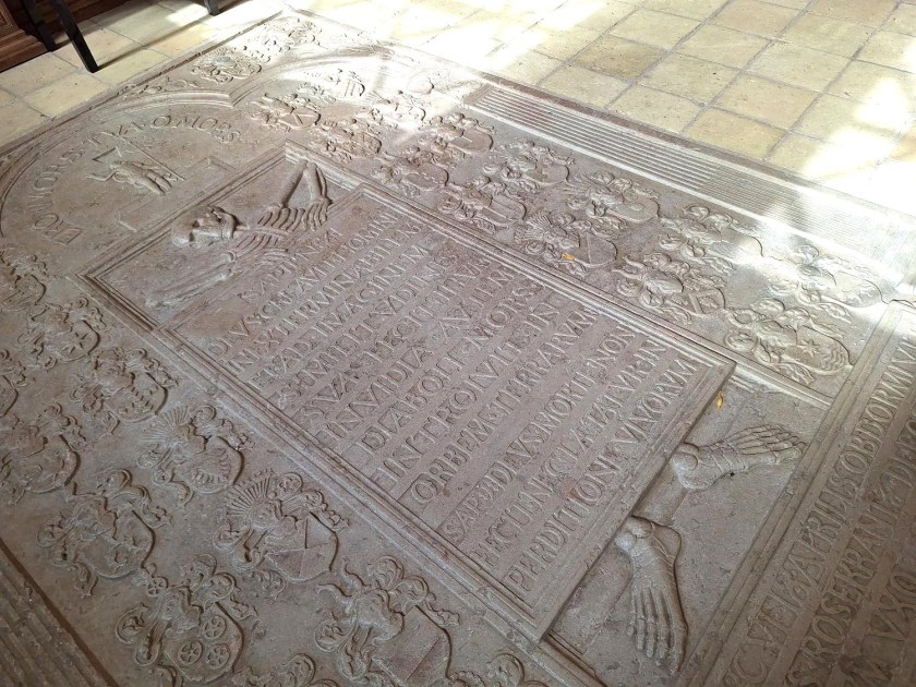 Gravplade i Hornslet kirke